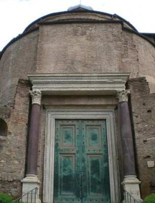 Figure 1: Entrance of the Temple of Romulus, Rome (credit: author)