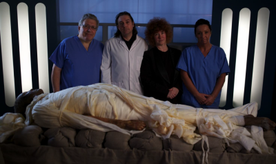 Joann Fletcher and Stephen Buckley with Prof. Peter Vanezis (Far Left) and Maxine Coe (Far Right) (Image Copyright: Dr. J. Fletcher / Channel 4)