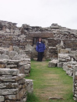 Figure 3: Broch of Gurness, view of the main street with houses either side and the entrance to the Broch (credit: author)